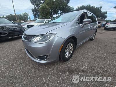 2017 Chrysler Pacifica Touring L 121.6" WB