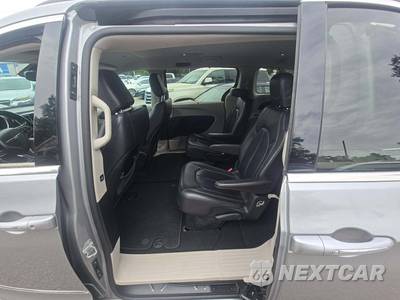 2017 Chrysler Pacifica Touring L 121.6" WB - zdjęcie 13 z 24 - miniatura