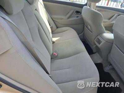 2011 Toyota Camry LE - zdjęcie 16 z 22 - miniatura