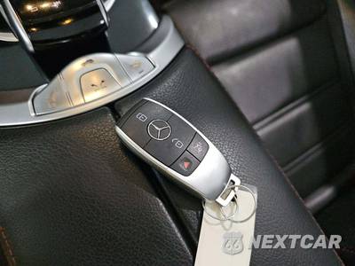 2019 Mercedes-Benz AMG C 43 4MATIC Convertible - zdjęcie 8 z 26 - miniatura