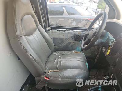2007 GMC Savana 3500 Cutaway 1WT 8600 GVWR - zdjęcie 6 z 22 - miniatura