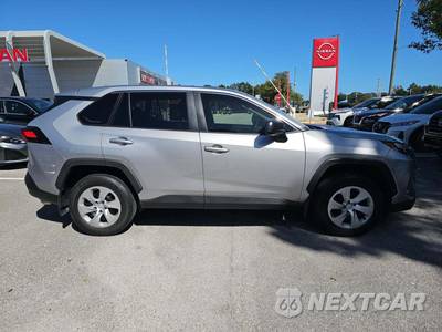 2024 Toyota RAV4 LE - zdjęcie 4 z 24 - miniatura
