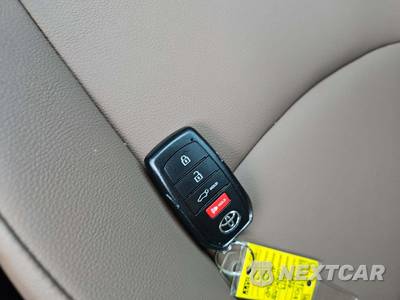 2026 Toyota Corolla Cross XLE - zdjęcie 8 z 24 - miniatura