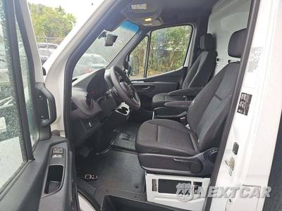 2021 Mercedes-Benz Sprinter 4500 Cab Chassis DRW - zdjęcie 6 z 33 - miniatura