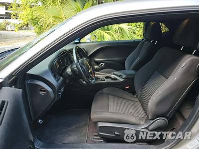 2017 Dodge Challenger SXT - zdjęcie 6 z 39 - miniatura