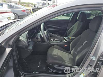 2025 Hyundai Elantra SEL Sport - zdjęcie 6 z 34 - miniatura