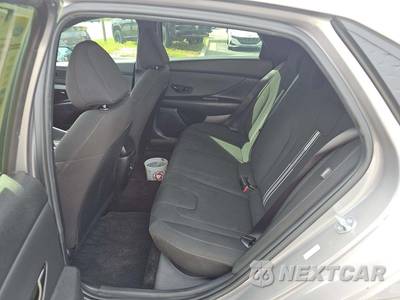 2025 Hyundai Elantra SEL Sport - zdjęcie 13 z 34 - miniatura