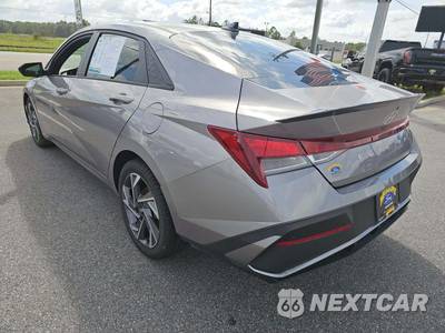 2025 Hyundai Elantra SEL Sport - zdjęcie 2 z 34 - miniatura