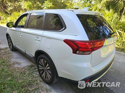 2020 Mitsubishi Outlander ES - zdjęcie 2 z 33 - miniatura
