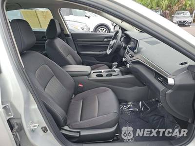 2025 Nissan Altima SV - zdjęcie 18 z 31 - miniatura