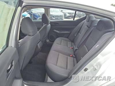 2025 Nissan Altima SV - zdjęcie 13 z 31 - miniatura