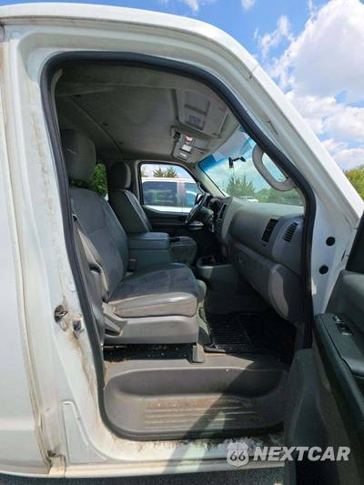 2014 Nissan NV3500 HD Passenger SV 146.1" WB - zdjęcie 19 z 22 - miniatura