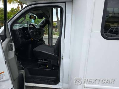 2022 Chevrolet Express 4500 Cutaway 2WT DRW - zdjęcie 6 z 36 - miniatura