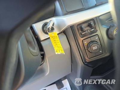 2026 Ford Super Duty F-250 XL Crew Cab Medium Bed - zdjęcie 5 z 23 - miniatura