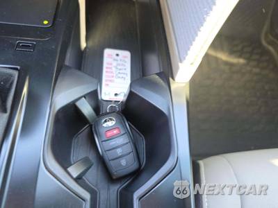 2026 Toyota Camry SE - zdjęcie 5 z 16 - miniatura