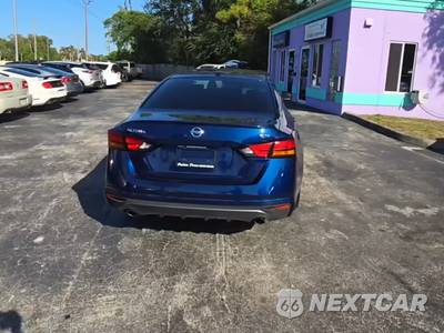 2020 Nissan Altima SR - zdjęcie 4 z 34 - miniatura