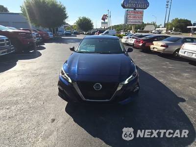 2020 Nissan Altima SR - zdjęcie 2 z 34 - miniatura