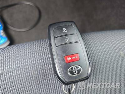 2025 Toyota Prius LE - zdjęcie 8 z 21 - miniatura