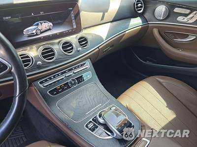 2020 Mercedes-Benz E 350 4MATIC Sedan - zdjęcie 10 z 25 - miniatura