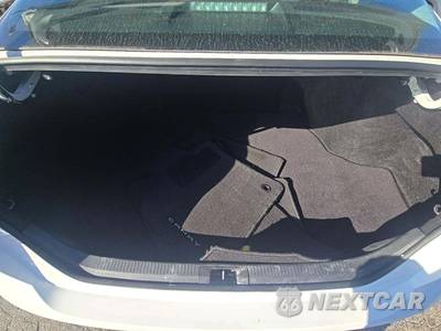 2025 Toyota Camry LE - zdjęcie 14 z 20 - miniatura