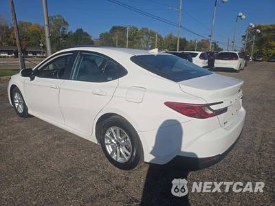 2025 Toyota Camry LE - zdjęcie 2 z 20 - miniatura