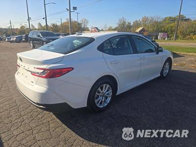 2025 Toyota Camry LE - zdjęcie 3 z 20 - miniatura
