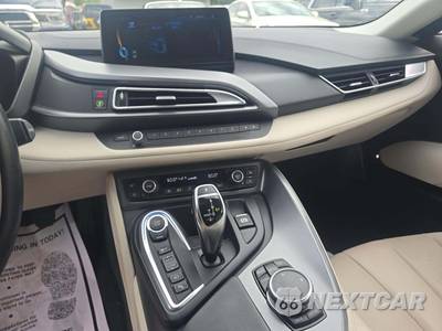 2015 BMW i8 GIGA WORLD - zdjęcie 10 z 20 - miniatura