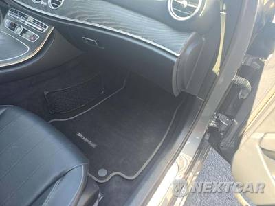 2019 Mercedes-Benz E 300 4MATIC Sedan - zdjęcie 16 z 29 - miniatura