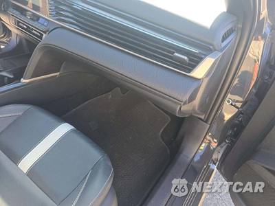 2025 Toyota Camry SE - zdjęcie 16 z 24 - miniatura