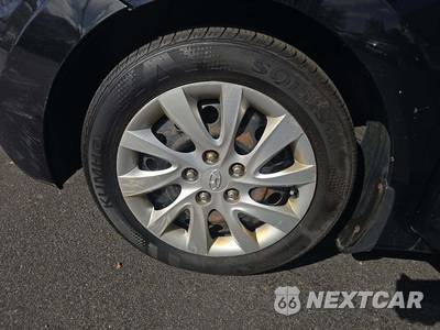 2012 Hyundai Elantra GLS Sedan - zdjęcie 22 z 27 - miniatura