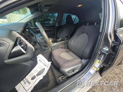 2018 Toyota Camry LE - zdjęcie 6 z 30 - miniatura