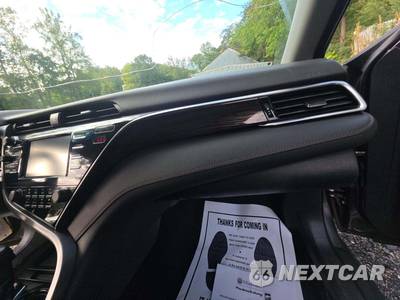 2018 Toyota Camry LE - zdjęcie 19 z 30 - miniatura
