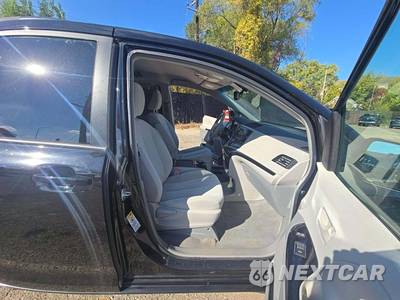 2014 Toyota Sienna LE 8-Passenger 119.3" WB - zdjęcie 19 z 24 - miniatura