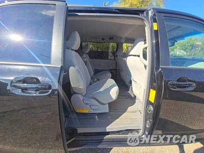 2014 Toyota Sienna LE 8-Passenger 119.3" WB - zdjęcie 17 z 24 - miniatura
