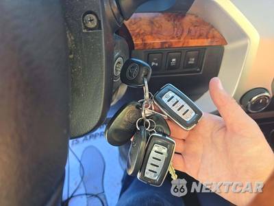 2015 Toyota Tundra Platinum Crew Cab Short Bed - zdjęcie 5 z 28 - miniatura