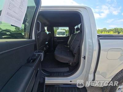 2024 Ford F-150 XLT Crew Cab Short Bed - zdjęcie 10 z 19 - miniatura
