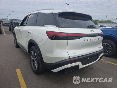2023 INFINITI LUXE - zdjęcie 2 z 30 - miniatura
