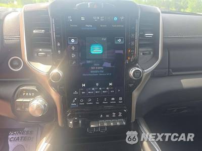 2022 Ram 1500 Laramie Crew Cab Short Bed - zdjęcie 7 z 18 - miniatura