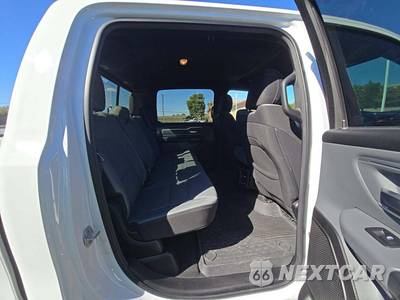 2023 Ram 1500 Big Horn Crew Cab Short Bed - zdjęcie 13 z 20 - miniatura