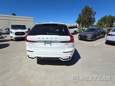 2025 Volvo XC60 B5 Core - zdjęcie 4 z 24 - miniatura