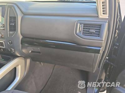 2024 Nissan TITAN SV Crew Cab Short Bed - zdjęcie 16 z 18 - miniatura