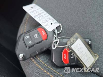 2025 Jeep Wrangler 4xe 4 Door Sahara - zdjęcie 5 z 19 - miniatura