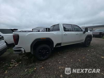2026 GMC Sierra 3500HD AT4 Crew Cab Medium Bed - zdjęcie 4 z 23 - miniatura