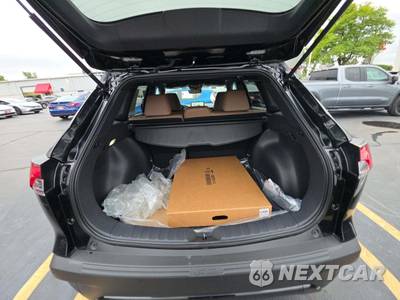 2026 Toyota Corolla Cross XLE - zdjęcie 14 z 22 - miniatura
