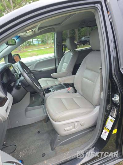 2015 Toyota Sienna XLE 8-Passenger 119.3" WB - zdjęcie 3 z 27 - miniatura