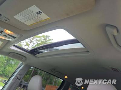 2015 Toyota Sienna XLE 8-Passenger 119.3" WB - zdjęcie 8 z 27 - miniatura