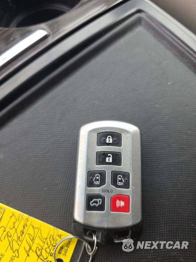 2015 Toyota Sienna XLE 8-Passenger 119.3" WB - zdjęcie 5 z 27 - miniatura
