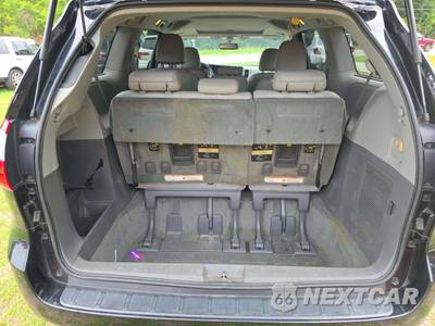 2015 Toyota Sienna XLE 8-Passenger 119.3" WB - zdjęcie 12 z 27 - miniatura