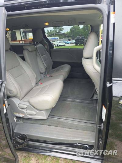2015 Toyota Sienna XLE 8-Passenger 119.3" WB - zdjęcie 14 z 27 - miniatura