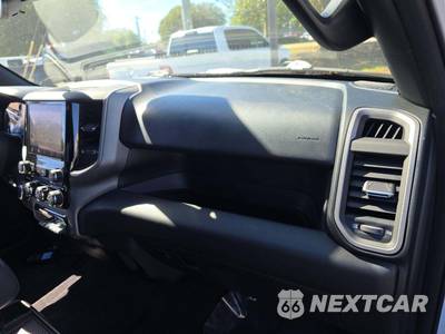 2025 Ram 1500 Tradesman Crew Cab Short Bed - zdjęcie 19 z 23 - miniatura